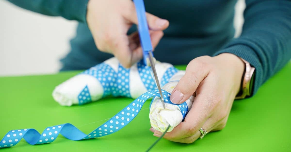 Adorable DIY Diaper Bathtub Baby Shower Gift Idea