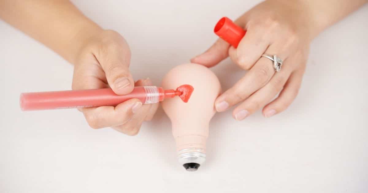 Adorable Upcycled Lightbulb Scarecrow Decoration