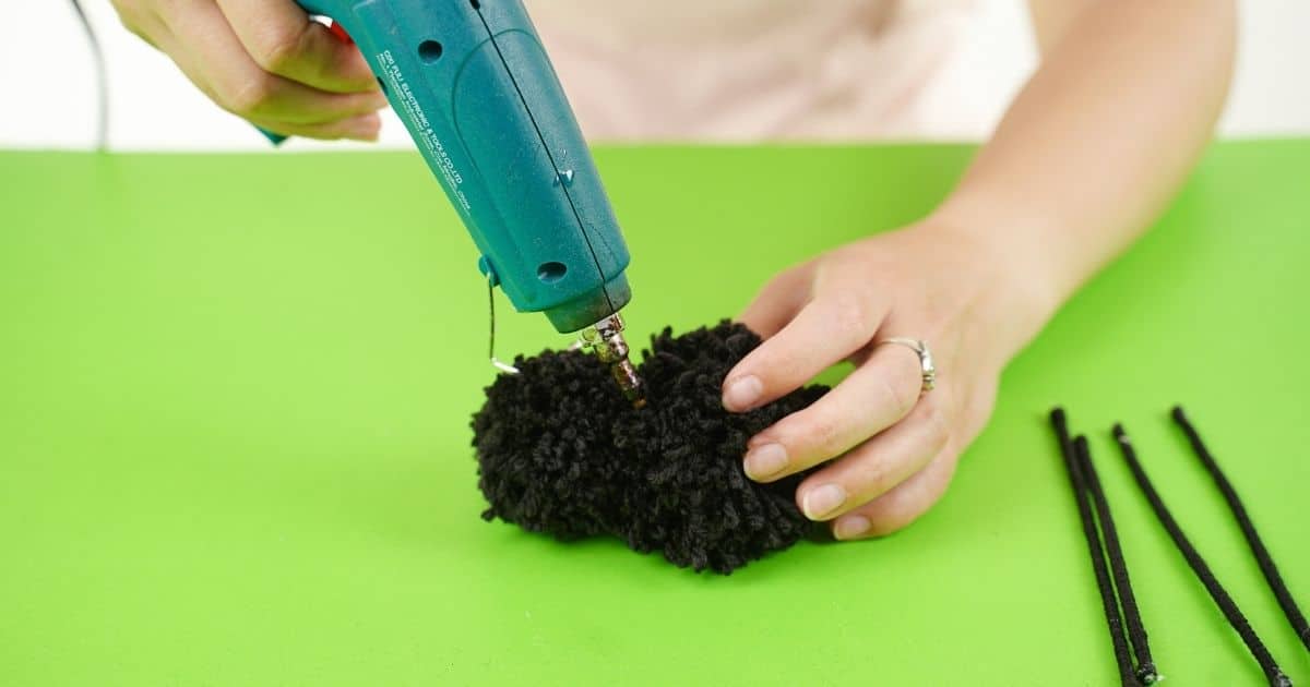 Cute Yarn Pom Pom Spider Halloween Craft