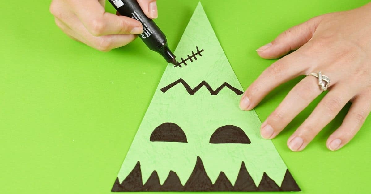 Easy Paper Halloween Hanging Garland Decoration