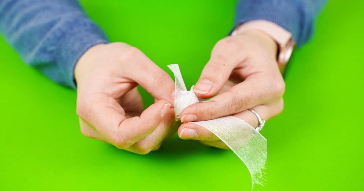 Beautiful Miniature Ribbon Flowers Tutorial