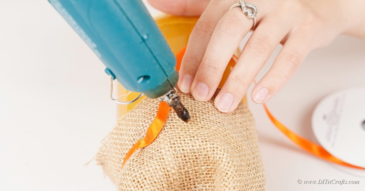 Super Cute Scarecrow Jar Craft For Fall (With Video)